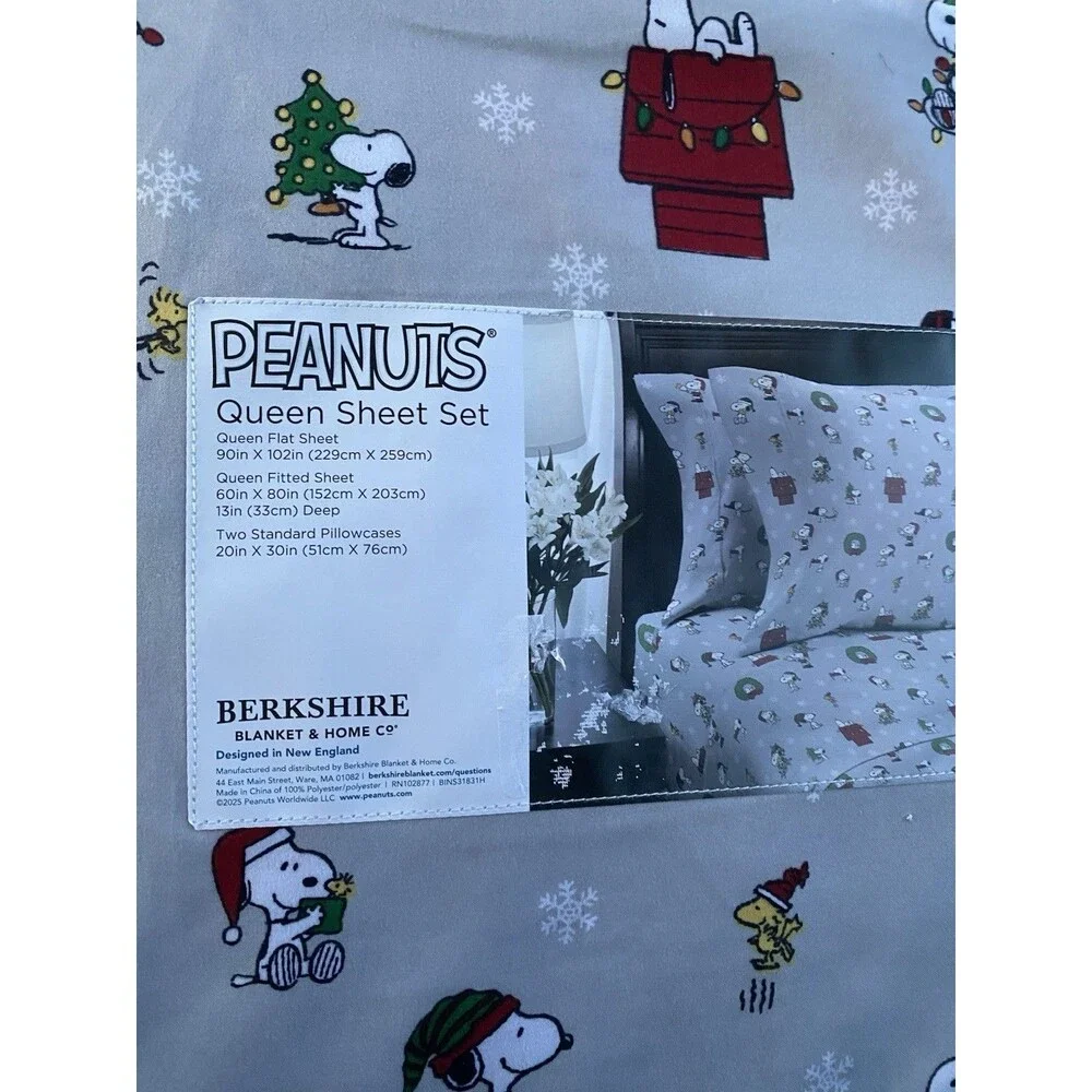 NWT PEANUTS Christmas Holiday Queen 4 Pc Sheet Set Snoopy Woodstock Snowflakes